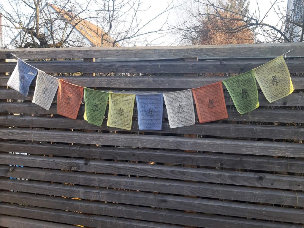 2024 Januar Blog - Zeit der bunten Fähnchen im Wind...